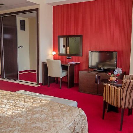 Tcc Grand Plaza Hotel Скоп'є Екстер'єр фото