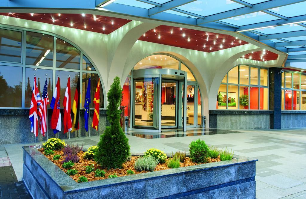 Tcc Grand Plaza Hotel Скоп'є Екстер'єр фото