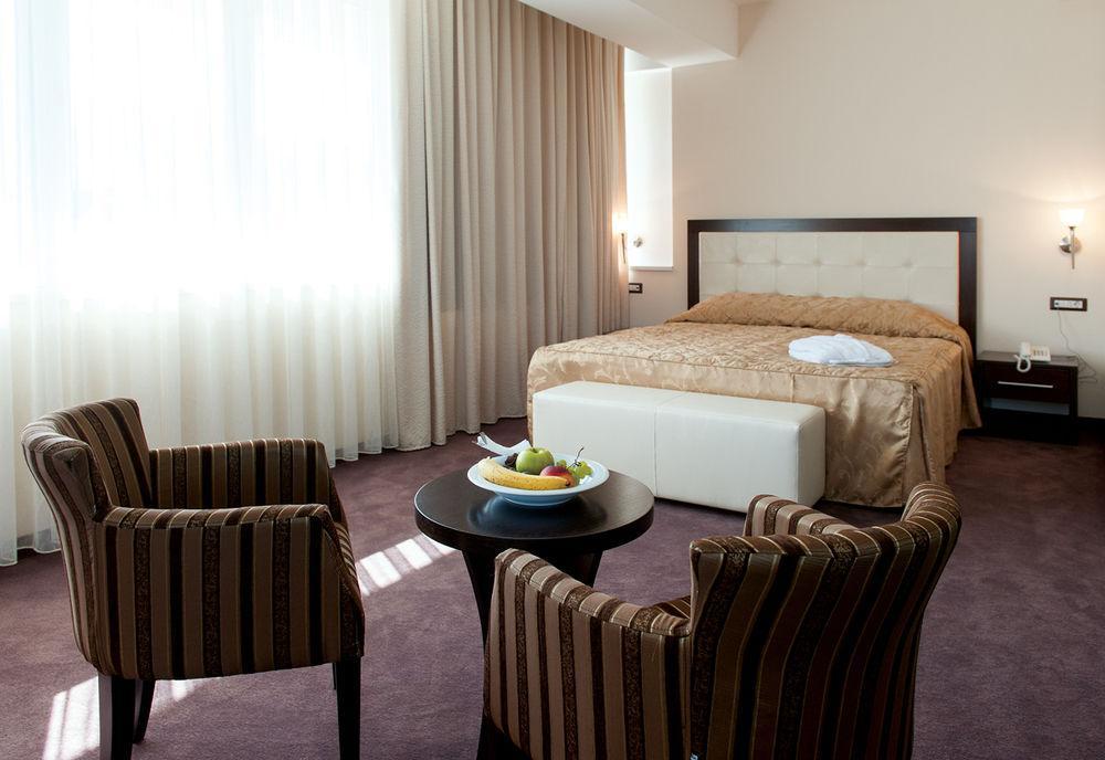 Tcc Grand Plaza Hotel Скоп'є Екстер'єр фото