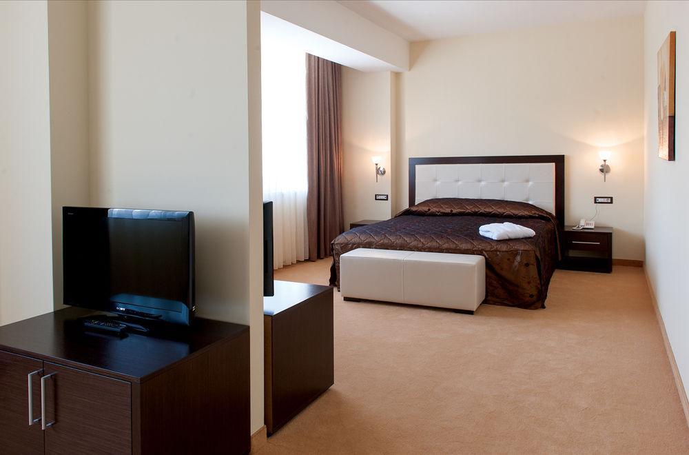 Tcc Grand Plaza Hotel Скоп'є Екстер'єр фото
