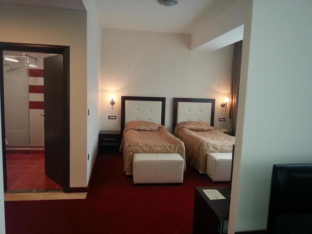 Tcc Grand Plaza Hotel Скоп'є Екстер'єр фото