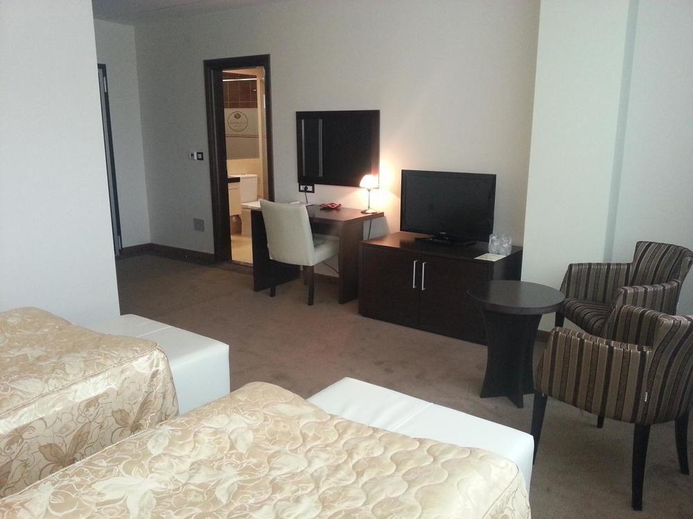 Tcc Grand Plaza Hotel Скоп'є Екстер'єр фото