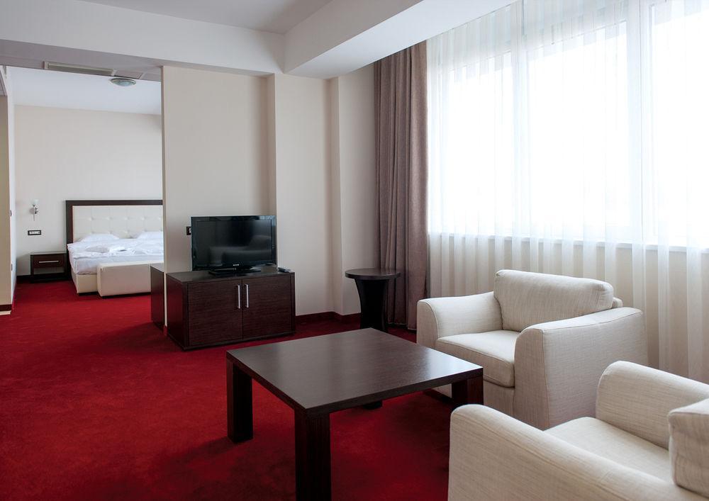 Tcc Grand Plaza Hotel Скоп'є Екстер'єр фото