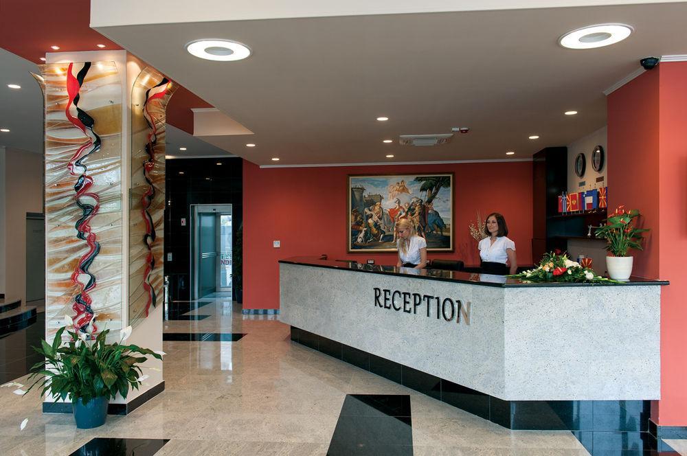 Tcc Grand Plaza Hotel Скоп'є Екстер'єр фото