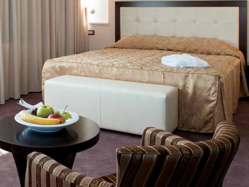 Tcc Grand Plaza Hotel Скоп'є Екстер'єр фото