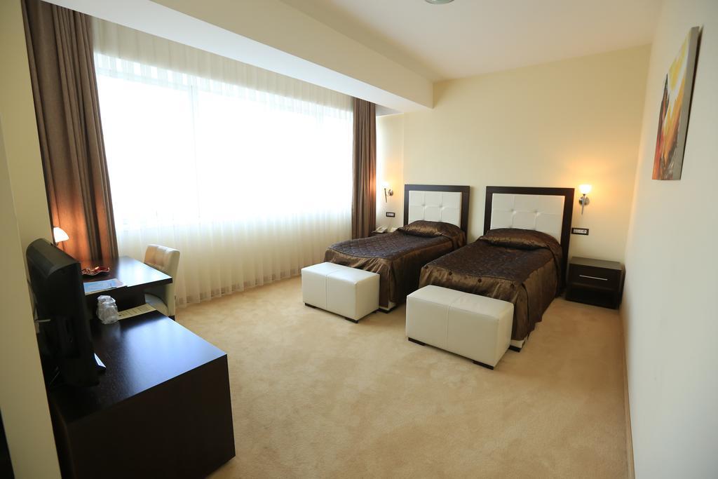 Tcc Grand Plaza Hotel Скоп'є Екстер'єр фото