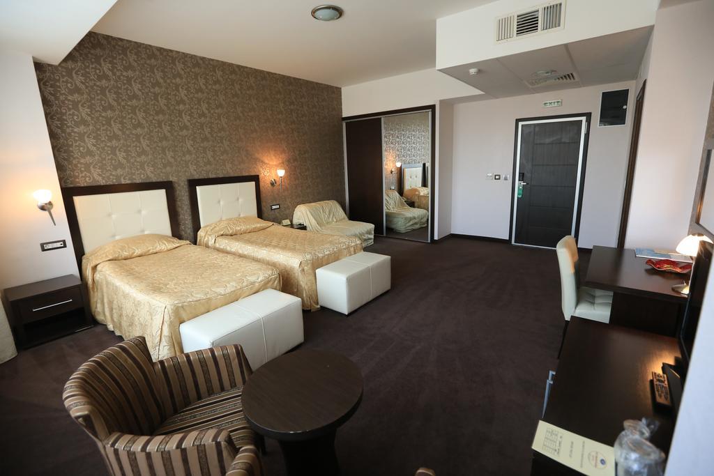 Tcc Grand Plaza Hotel Скоп'є Екстер'єр фото