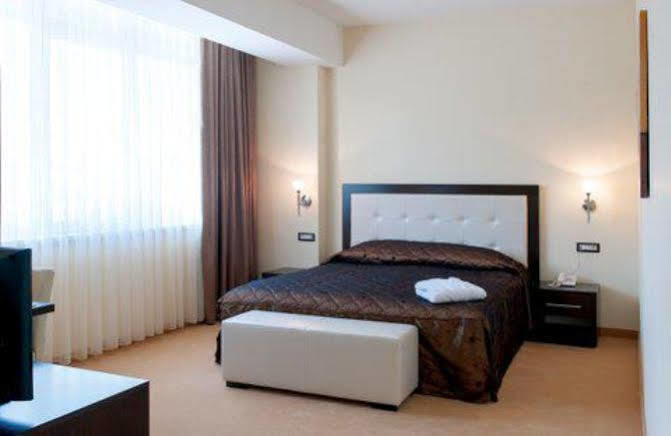 Tcc Grand Plaza Hotel Скоп'є Екстер'єр фото