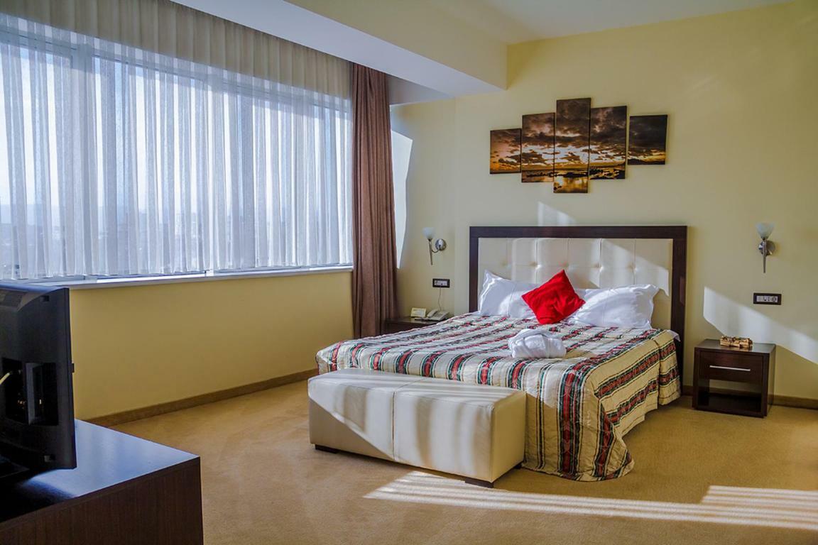 Tcc Grand Plaza Hotel Скоп'є Екстер'єр фото