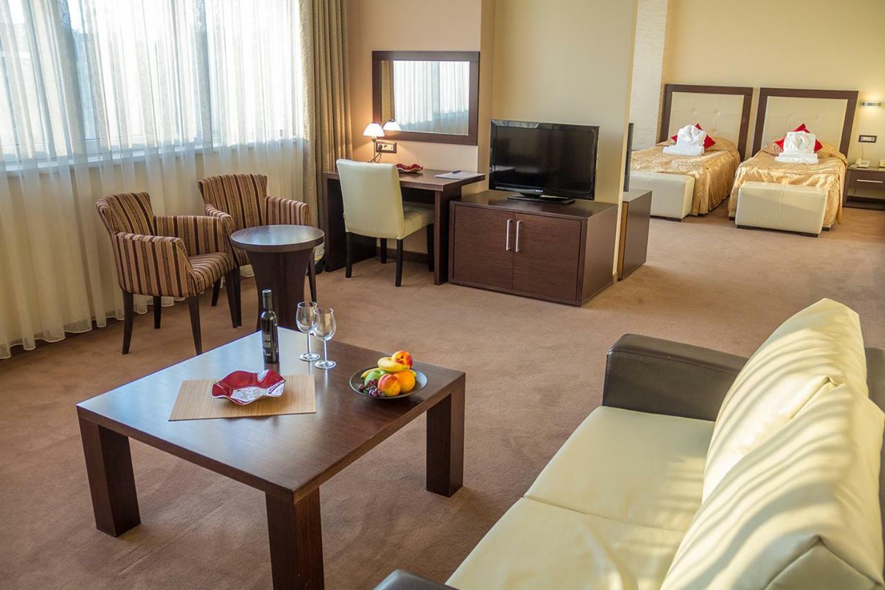 Tcc Grand Plaza Hotel Скоп'є Екстер'єр фото