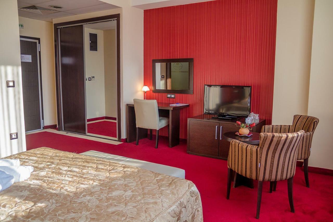 Tcc Grand Plaza Hotel Скоп'є Екстер'єр фото